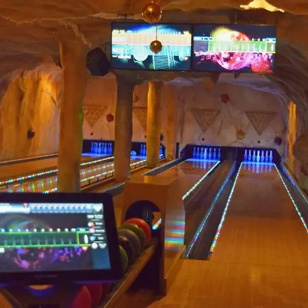 Sleeps 18 Pool Wifi פורטהאוזן